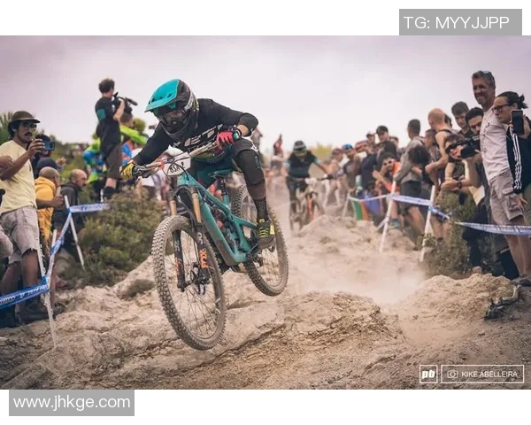 广州篮球队在耐力排行榜中荣登第十名展现出色竞技状态与团队精神 广州篮球队在耐力排行榜中荣登第十名展现出色竞技状态与团队精神